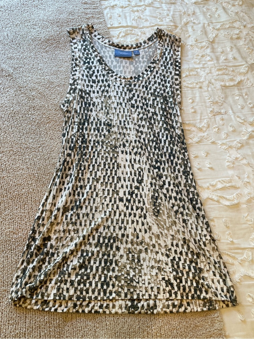 Simply Vera Wang Sleeveless Tank Top - size M